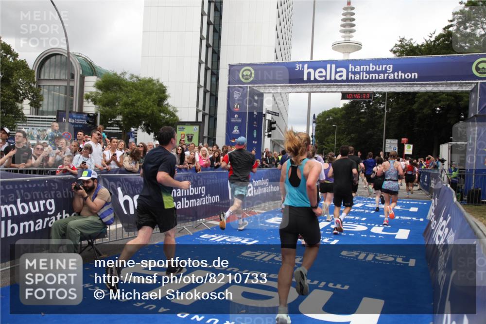 29.06.2025 - hella hamburg halbmarathon Michael Strokosch http://msf.ph/oto/8210733 29.06.2025 10:46:32 Ziel 2222, 2842, 4237, 4497, 6421, 6978, 7335, 8482, 8981, 9232, 9386, 9529, 9786, 11185, 11773, 12891, 14045, 14228, 14482, 15157, 16127, 17281, 17461, 18637, 19209 meine-sportfotos.de