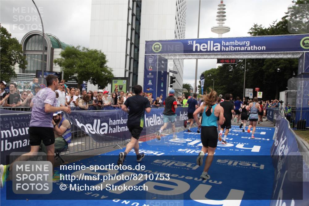 29.06.2025 - hella hamburg halbmarathon Michael Strokosch http://msf.ph/oto/8210753 29.06.2025 10:46:32 Ziel 2222, 2842, 4237, 4497, 6421, 6978, 7335, 8482, 8981, 9232, 9386, 9529, 9786, 11185, 11773, 12891, 14045, 14228, 14482, 15157, 16127, 17281, 17461, 18637, 19209 meine-sportfotos.de