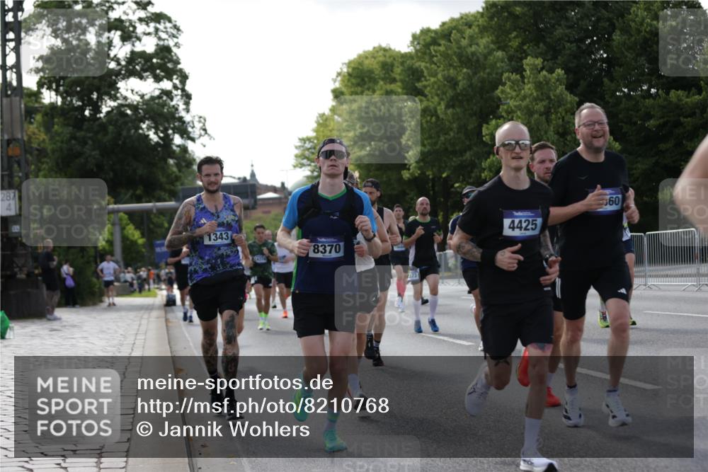 29.06.2025 - hella hamburg halbmarathon Jannik Wohlers http://msf.ph/oto/8210768 29.06.2025 09:49:17 Lombardsbrücke 1343, 1445, 1975, 2324, 2573, 2750, 2949, 3136, 3282, 4303, 4425, 6095, 7035, 7229, 8370, 8465, 9264, 9265, 9296, 9686, 9914, 10680, 10930, 11765, 12839, 13141, 13800, 14204, 14359, 14374, 14629, 14688, 14789, 15013, 15094, 15095, 15255, 15561, 16347, 16399, 16523, 16816, 16819, 17182, 17192, 17360, 17646, 18183, 18285, 18547, 18761 meine-sportfotos.de