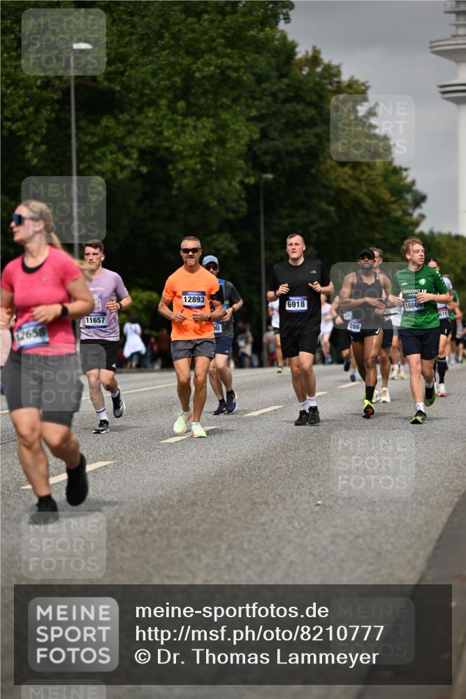 29.06.2025 - hella hamburg halbmarathon Dr. Thomas Lammeyer http://msf.ph/oto/8210777 29.06.2025 10:12:31 Kennedybrücke 1188, 1527, 2190, 2309, 4864, 5100, 5347, 6590, 6918, 7348, 7453, 9071, 9457, 9616, 9966 meine-sportfotos.de