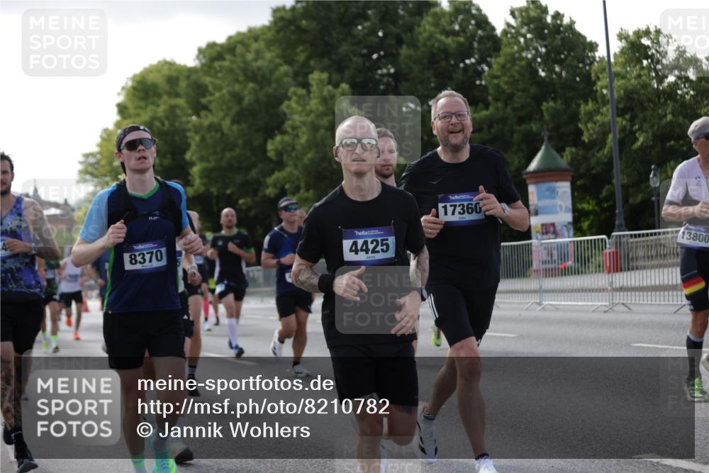 29.06.2025 - hella hamburg halbmarathon Jannik Wohlers http://msf.ph/oto/8210782 29.06.2025 09:49:17 Lombardsbrücke 1343, 1445, 1975, 2324, 2573, 2750, 2949, 3136, 3282, 4303, 4425, 6095, 7035, 7229, 8370, 8465, 9264, 9265, 9296, 9686, 9914, 10680, 10930, 11765, 12839, 13141, 13800, 14204, 14359, 14374, 14629, 14688, 14789, 15013, 15094, 15095, 15255, 15561, 16347, 16399, 16523, 16816, 16819, 17182, 17192, 17360, 17646, 18183, 18285, 18547, 18761 meine-sportfotos.de