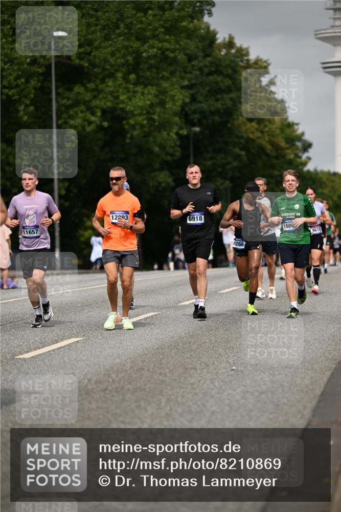 29.06.2025 - hella hamburg halbmarathon Dr. Thomas Lammeyer http://msf.ph/oto/8210869 29.06.2025 10:12:32 Kennedybrücke 1188, 1527, 2190, 2309, 4864, 5100, 5347, 6590, 6918, 7348, 7453, 9071, 9457, 9616, 9966 meine-sportfotos.de