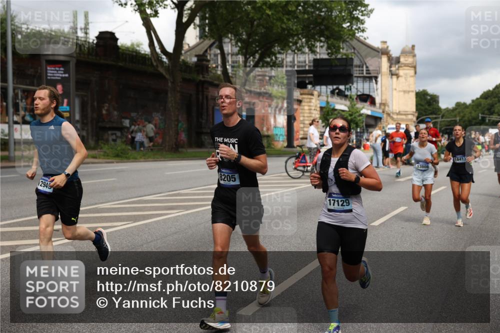 29.06.2025 - hella hamburg halbmarathon Yannick Fuchs http://msf.ph/oto/8210879 29.06.2025 10:45:12 20KM 1335, 1366, 2411, 2540, 2880, 4077, 4816, 5018, 5336, 5600, 5820, 7134, 7369, 7943, 8205, 8261, 8508, 8930, 8989, 10057, 10215, 10508, 10603, 10667, 10691, 11124, 11214, 11422, 11512, 11625, 11733, 12016, 12778, 12949, 13073, 13808, 14125, 14458, 15480, 15720, 15871, 16285, 16291, 16907, 17129, 17823, 18006, 18182, 18413, 19007, 19053 meine-sportfotos.de