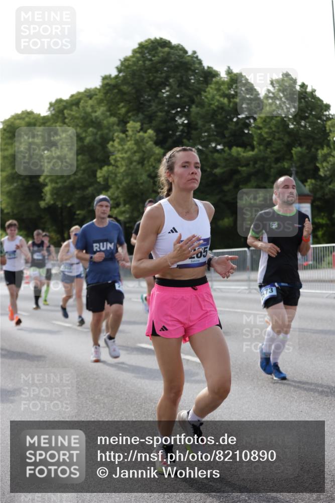 29.06.2025 - hella hamburg halbmarathon Jannik Wohlers http://msf.ph/oto/8210890 29.06.2025 09:49:20 Lombardsbrücke 1343, 1445, 1975, 2324, 2573, 2949, 3136, 3282, 3431, 4303, 4318, 4425, 6095, 7035, 7229, 7796, 8370, 8465, 9264, 9265, 9296, 9686, 9914, 10680, 10930, 11765, 12839, 13141, 13800, 14077, 14204, 14374, 14629, 14688, 14789, 15013, 15094, 15095, 15255, 16347, 16399, 16523, 16819, 17182, 17192, 17215, 17360, 17646, 18285, 18412, 18547, 18761, 18979, 19090 meine-sportfotos.de