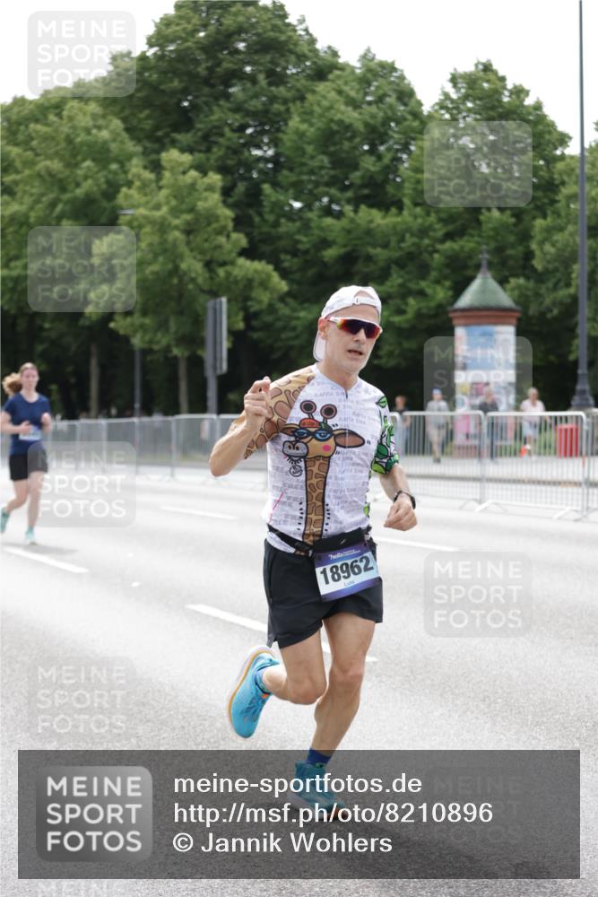 29.06.2025 - hella hamburg halbmarathon Jannik Wohlers http://msf.ph/oto/8210896 29.06.2025 10:26:28 Lombardsbrücke 1793, 1973, 2045, 4507, 4509, 5494, 6625, 7069, 9186, 10465, 11740, 12071, 13462, 15027, 15878, 16479, 16788, 17300, 17675, 18074, 18516, 18962, 18978 meine-sportfotos.de