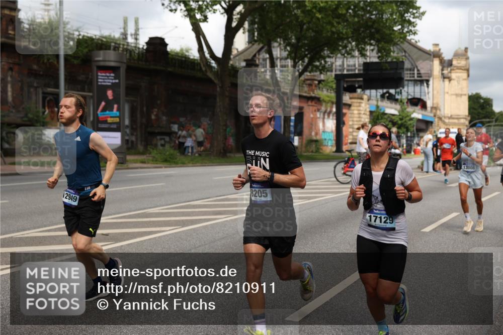 29.06.2025 - hella hamburg halbmarathon Yannick Fuchs http://msf.ph/oto/8210911 29.06.2025 10:45:12 20KM 1335, 1366, 2411, 2540, 2880, 4077, 4816, 5018, 5336, 5600, 5820, 7134, 7369, 7943, 8205, 8261, 8508, 8930, 8989, 10057, 10215, 10508, 10603, 10667, 10691, 11124, 11214, 11422, 11512, 11625, 11733, 12016, 12778, 12949, 13073, 13808, 14125, 14458, 15480, 15720, 15871, 16285, 16291, 16907, 17129, 17823, 18006, 18182, 18413, 19007, 19053 meine-sportfotos.de
