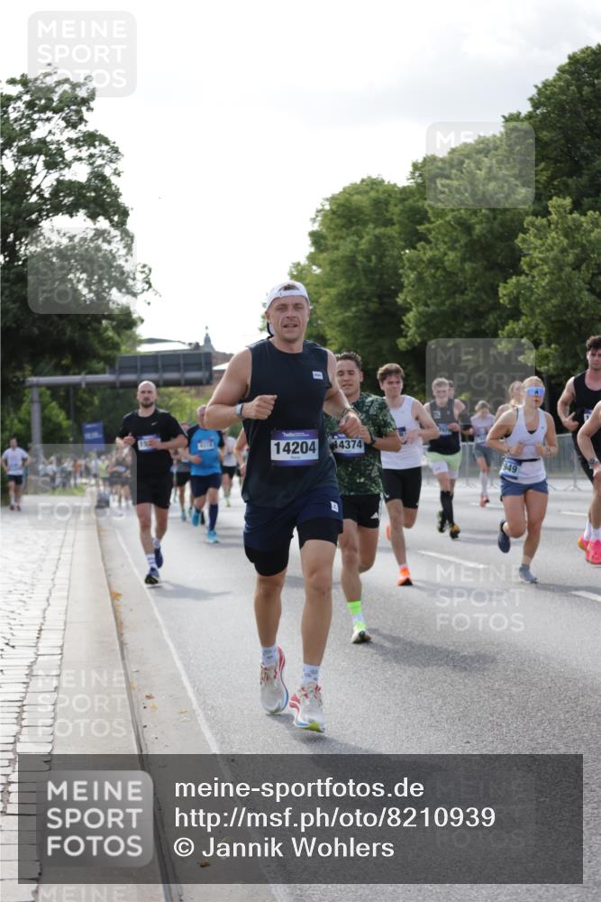 29.06.2025 - hella hamburg halbmarathon Jannik Wohlers http://msf.ph/oto/8210939 29.06.2025 09:49:21 Lombardsbrücke 1343, 1445, 1975, 2324, 2573, 2949, 3136, 3282, 3431, 4303, 4318, 4425, 4528, 6095, 7229, 7796, 8370, 8465, 9264, 9265, 9296, 9686, 9914, 10680, 10930, 11765, 12839, 13141, 13800, 14077, 14204, 14374, 14629, 14688, 14789, 15013, 15094, 15095, 15255, 16347, 16399, 16523, 16819, 17182, 17192, 17214, 17215, 17360, 17646, 18285, 18412, 18547, 18761, 18979, 19090 meine-sportfotos.de