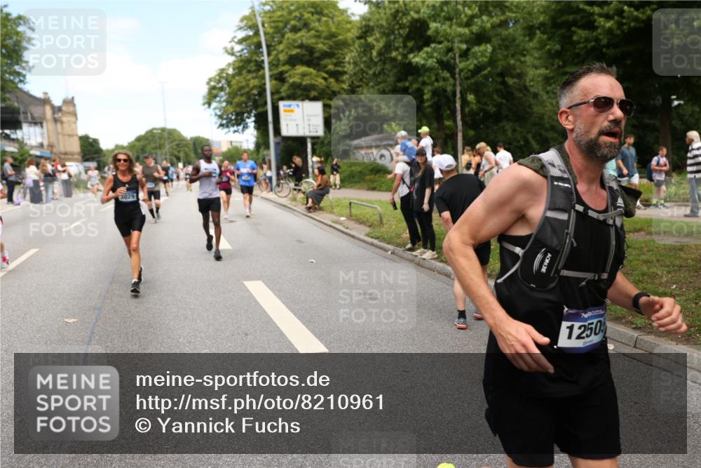 29.06.2025 - hella hamburg halbmarathon Yannick Fuchs http://msf.ph/oto/8210961 29.06.2025 11:23:09 20KM 1890, 2342, 3029, 3050, 3600, 3601, 4314, 4378, 5406, 5437, 5561, 5658, 5941, 5965, 6787, 7387, 8687, 8688, 8855, 9780, 10826, 10921, 11168, 11178, 11245, 12302, 12326, 12505, 12758, 13045, 13464, 13842, 14349, 14610, 14611, 14649, 14657, 15589, 16115, 16659, 17560, 17696, 18109, 19156, 19213 meine-sportfotos.de