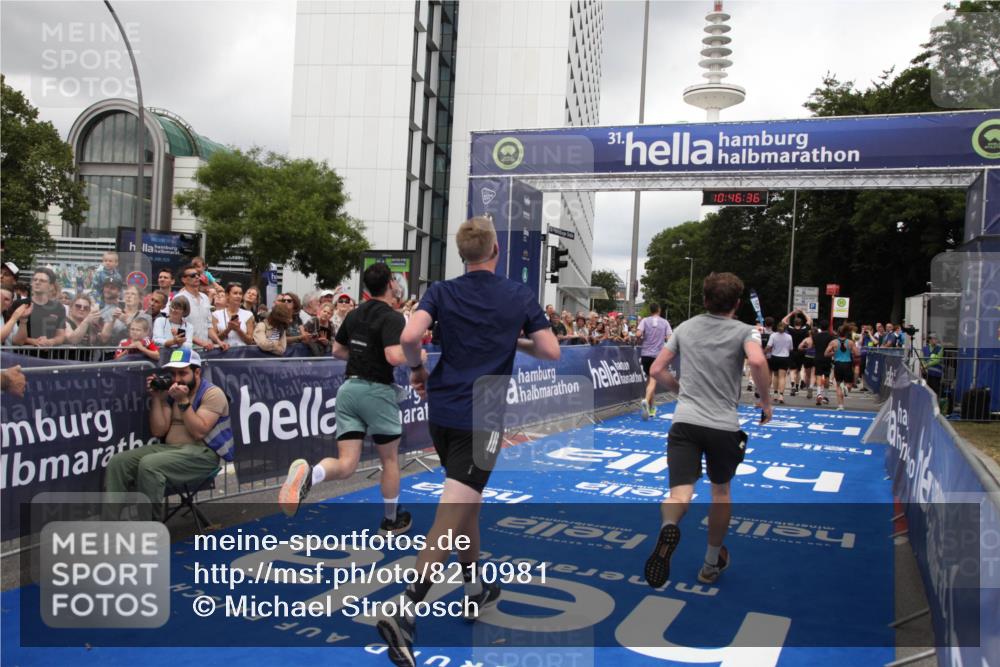 29.06.2025 - hella hamburg halbmarathon Michael Strokosch http://msf.ph/oto/8210981 29.06.2025 10:46:35 Ziel 4237, 4497, 5459, 6978, 8482, 8981, 9232, 9386, 9529, 9786, 12891, 13525, 14228, 14482, 15157, 15206, 17281, 17461, 18882, 19209 meine-sportfotos.de