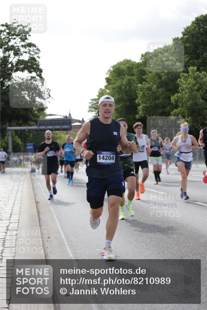 29.06.2025 - hella hamburg halbmarathon Jannik Wohlers http://msf.ph/oto/8210989 29.06.2025 09:49:21 Lombardsbrücke 1343, 1445, 1975, 2324, 2573, 2949, 3136, 3282, 3431, 4303, 4318, 4425, 4528, 6095, 7229, 7796, 8370, 8465, 9264, 9265, 9296, 9686, 9914, 10680, 10930, 11765, 12839, 13141, 13800, 14077, 14204, 14374, 14629, 14688, 14789, 15013, 15094, 15095, 15255, 16347, 16399, 16523, 16819, 17182, 17192, 17214, 17215, 17360, 17646, 18285, 18412, 18547, 18761, 18979, 19090 meine-sportfotos.de