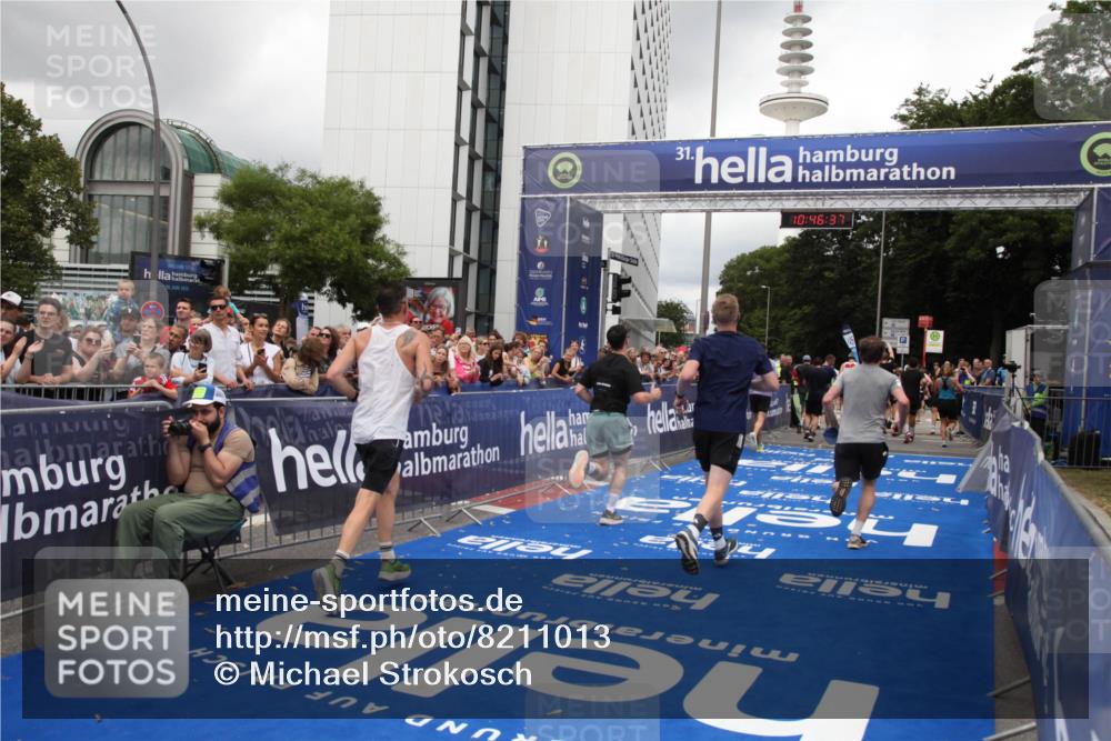 29.06.2025 - hella hamburg halbmarathon Michael Strokosch http://msf.ph/oto/8211013 29.06.2025 10:46:36 Ziel 4237, 4497, 5459, 6978, 8482, 8981, 9232, 9386, 9529, 9786, 12891, 13525, 15133, 15206, 17281, 17461, 18882 meine-sportfotos.de