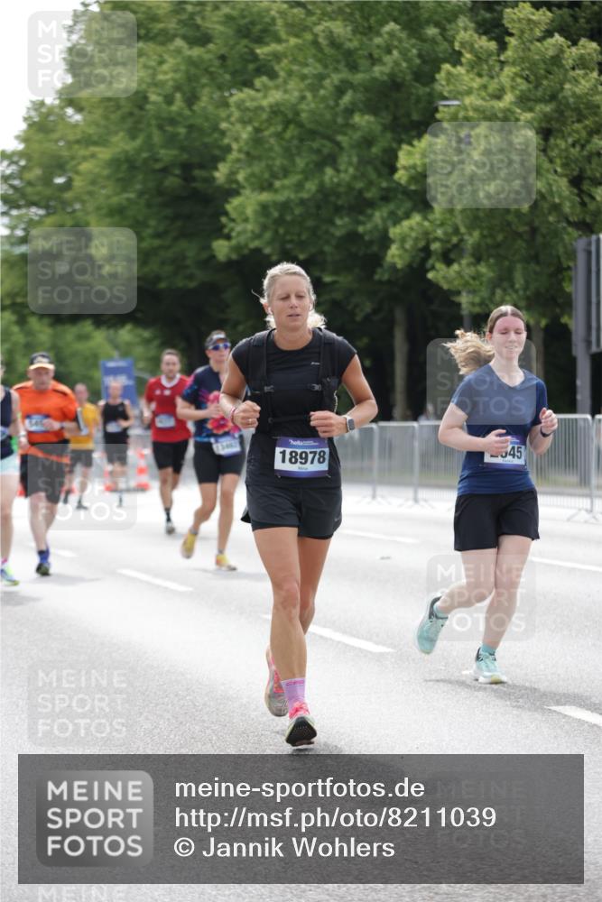 29.06.2025 - hella hamburg halbmarathon Jannik Wohlers http://msf.ph/oto/8211039 29.06.2025 10:26:31 Lombardsbrücke 1793, 1973, 2045, 4358, 4507, 4509, 5494, 6625, 6637, 7069, 8056, 10465, 11110, 11740, 12071, 13462, 15027, 15878, 16479, 18516, 18962, 18978 meine-sportfotos.de