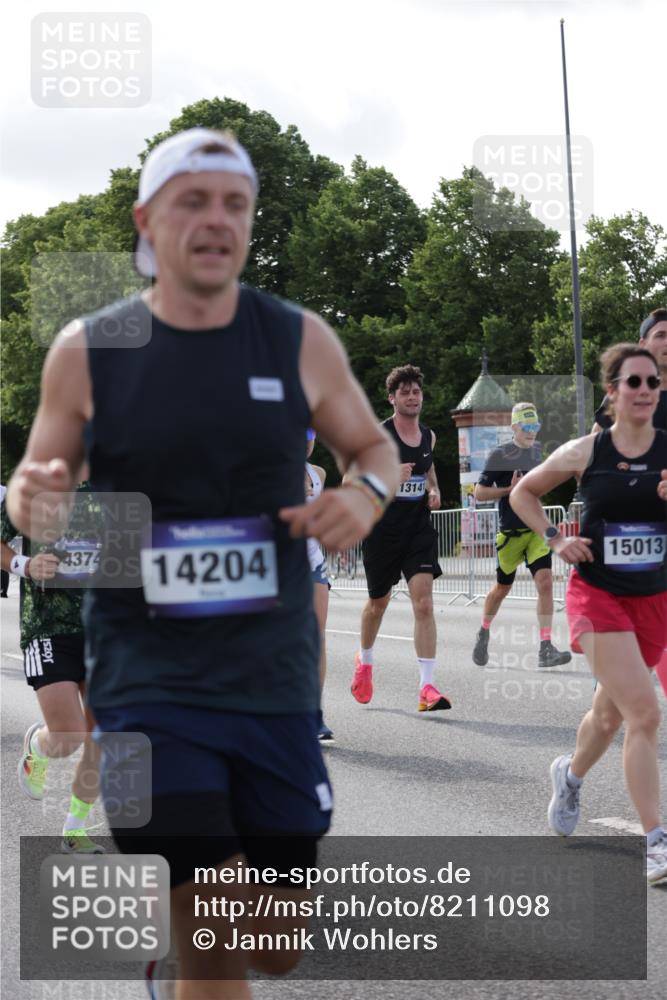 29.06.2025 - hella hamburg halbmarathon Jannik Wohlers http://msf.ph/oto/8211098 29.06.2025 09:49:22 Lombardsbrücke 1343, 1445, 1975, 2324, 2573, 2949, 3136, 3282, 3431, 4303, 4318, 4425, 4528, 6095, 7229, 7796, 8370, 8465, 9264, 9265, 9296, 9686, 9914, 10680, 10930, 11765, 12839, 13141, 13800, 14077, 14204, 14374, 14688, 14789, 15013, 15094, 15095, 15255, 16347, 16399, 16523, 16819, 17192, 17214, 17215, 17360, 17646, 18285, 18412, 18547, 18734, 18761, 18979, 19090 meine-sportfotos.de