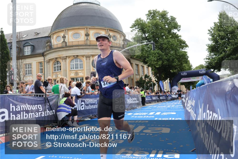 29.06.2025 - hella hamburg halbmarathon Strokosch-Dieckow http://msf.ph/oto/8211167 29.06.2025 10:22:37 Ziel 2618, 3720, 18897 meine-sportfotos.de