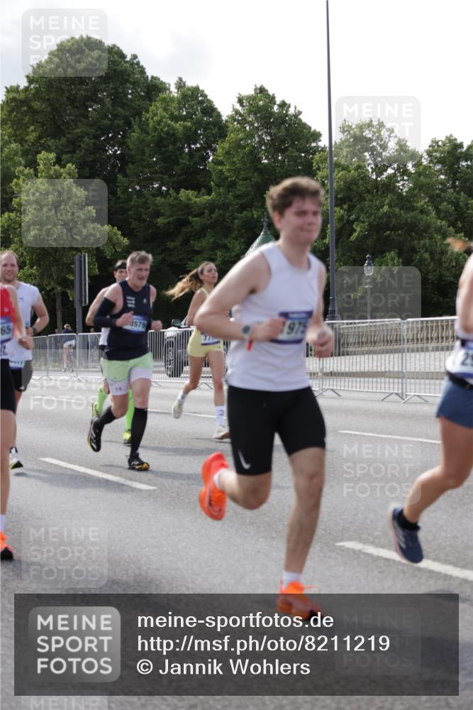 29.06.2025 - hella hamburg halbmarathon Jannik Wohlers http://msf.ph/oto/8211219 29.06.2025 09:49:23 Lombardsbrücke 1343, 1445, 1975, 2324, 2573, 2949, 3136, 3282, 3431, 4303, 4318, 4425, 4528, 6095, 7229, 7796, 8370, 8465, 9264, 9265, 9296, 9686, 9914, 10680, 10930, 11765, 12839, 13141, 13800, 14077, 14204, 14374, 14688, 14789, 15013, 15094, 15095, 15255, 16347, 16399, 16523, 16819, 17192, 17214, 17215, 17360, 17646, 18149, 18285, 18412, 18547, 18734, 18761, 18979, 19090 meine-sportfotos.de