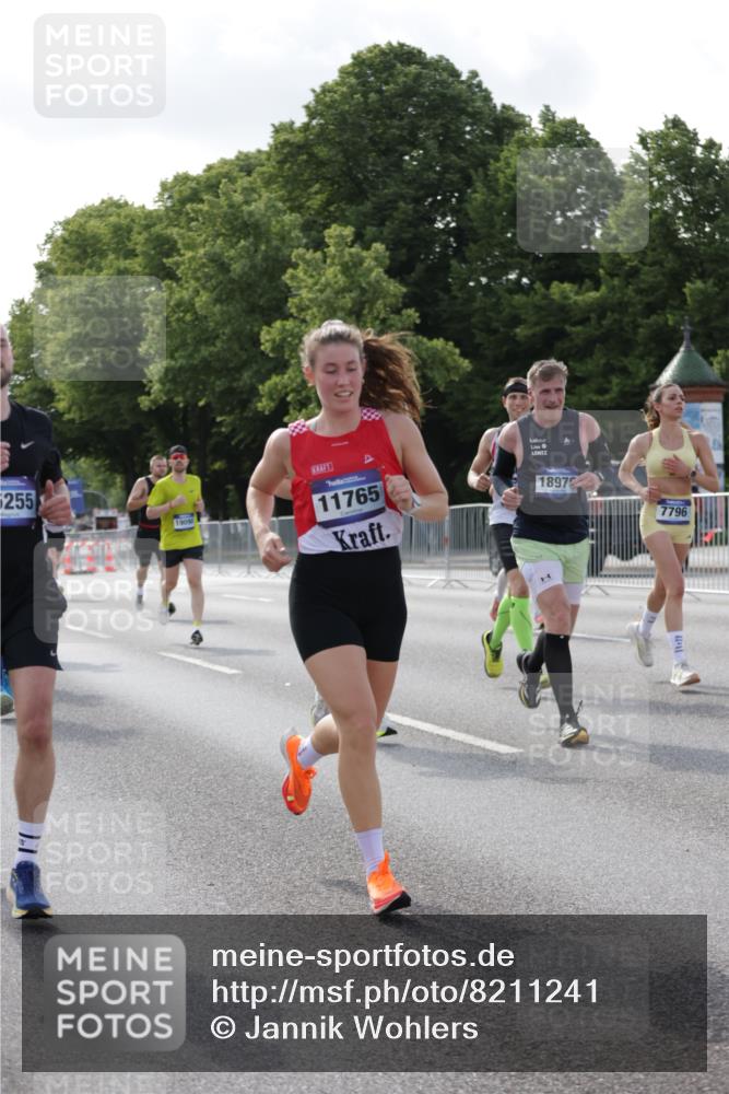29.06.2025 - hella hamburg halbmarathon Jannik Wohlers http://msf.ph/oto/8211241 29.06.2025 09:49:24 Lombardsbrücke 1343, 1445, 1800, 1975, 2324, 2573, 2949, 3136, 3282, 3431, 4303, 4318, 4425, 4528, 6095, 7229, 7796, 8370, 8465, 8925, 9264, 9265, 9296, 9686, 9914, 10680, 10930, 11765, 12839, 13141, 13457, 13800, 14077, 14204, 14374, 14688, 14789, 15013, 15094, 15095, 15255, 16347, 16399, 16523, 16819, 17214, 17215, 17360, 18149, 18285, 18412, 18734, 18761, 18979, 19090 meine-sportfotos.de