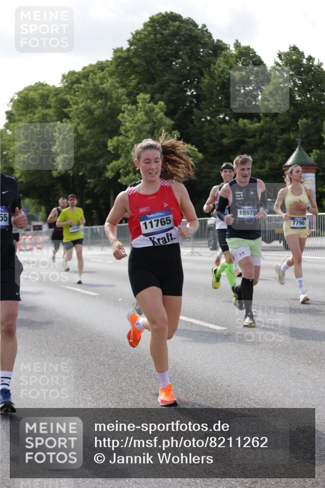 29.06.2025 - hella hamburg halbmarathon Jannik Wohlers http://msf.ph/oto/8211262 29.06.2025 09:49:24 Lombardsbrücke 1343, 1445, 1800, 1975, 2324, 2573, 2949, 3136, 3282, 3431, 4303, 4318, 4425, 4528, 6095, 7229, 7796, 8370, 8465, 8925, 9264, 9265, 9296, 9686, 9914, 10680, 10930, 11765, 12839, 13141, 13457, 13800, 14077, 14204, 14374, 14688, 14789, 15013, 15094, 15095, 15255, 16347, 16399, 16523, 16819, 17214, 17215, 17360, 18149, 18285, 18412, 18734, 18761, 18979, 19090 meine-sportfotos.de