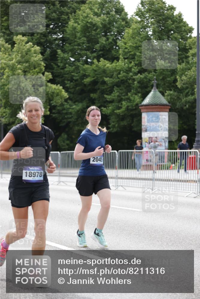 29.06.2025 - hella hamburg halbmarathon Jannik Wohlers http://msf.ph/oto/8211316 29.06.2025 10:26:32 Lombardsbrücke 1793, 1973, 2045, 4358, 5494, 5495, 6625, 6637, 7069, 8056, 10465, 11110, 11740, 12071, 13462, 15027, 15108, 15878, 16479, 17049, 18516, 18962, 18978 meine-sportfotos.de
