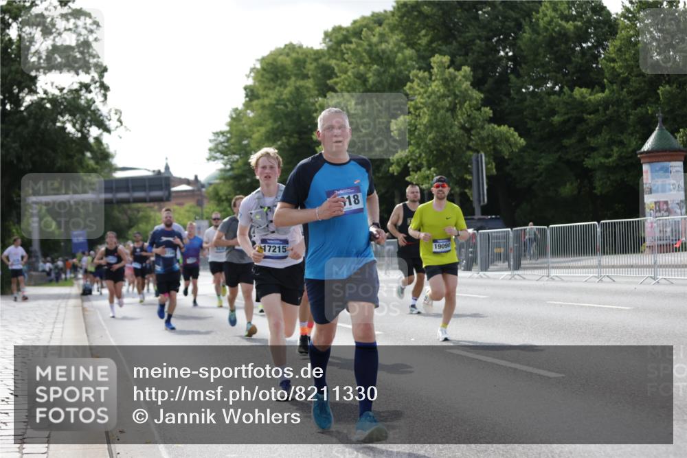29.06.2025 - hella hamburg halbmarathon Jannik Wohlers http://msf.ph/oto/8211330 29.06.2025 09:49:25 Lombardsbrücke 1343, 1445, 1800, 1975, 2324, 2573, 2949, 3136, 3282, 3431, 4303, 4318, 4425, 4528, 6123, 7229, 7796, 8370, 8465, 8925, 9264, 9265, 9296, 9686, 9914, 10680, 10930, 11765, 12327, 12839, 13141, 13457, 13800, 14077, 14204, 14374, 14688, 15013, 15095, 15255, 16399, 17177, 17214, 17215, 17360, 18149, 18285, 18412, 18734, 18761, 18979, 19090 meine-sportfotos.de