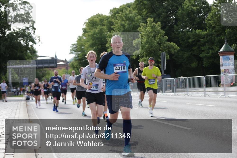 29.06.2025 - hella hamburg halbmarathon Jannik Wohlers http://msf.ph/oto/8211348 29.06.2025 09:49:26 Lombardsbrücke 1343, 1445, 1800, 1975, 2324, 2573, 2949, 3136, 3282, 3431, 4303, 4318, 4425, 4528, 6123, 7796, 8370, 8465, 8925, 9264, 9265, 9296, 9686, 10680, 10930, 11765, 12327, 12839, 13141, 13457, 13800, 14077, 14204, 14374, 14688, 15013, 15095, 15255, 16399, 17177, 17214, 17215, 17360, 18149, 18173, 18285, 18412, 18734, 18761, 18979, 19090 meine-sportfotos.de