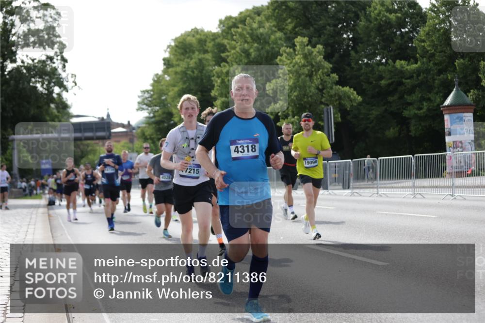 29.06.2025 - hella hamburg halbmarathon Jannik Wohlers http://msf.ph/oto/8211386 29.06.2025 09:49:26 Lombardsbrücke 1343, 1445, 1800, 1975, 2324, 2573, 2949, 3136, 3282, 3431, 4303, 4318, 4425, 4528, 6123, 7796, 8370, 8465, 8925, 9264, 9265, 9296, 9686, 10680, 10930, 11765, 12327, 12839, 13141, 13457, 13800, 14077, 14204, 14374, 14688, 15013, 15095, 15255, 16399, 17177, 17214, 17215, 17360, 18149, 18173, 18285, 18412, 18734, 18761, 18979, 19090 meine-sportfotos.de