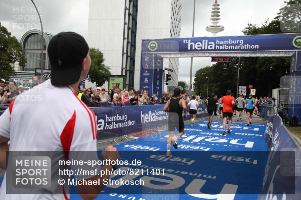 29.06.2025 - hella hamburg halbmarathon Michael Strokosch http://msf.ph/oto/8211401 29.06.2025 10:46:41 Ziel 1920, 1942, 5459, 9051, 9529, 13525, 13554, 15026, 15133, 15206, 15714, 17281, 17461, 18297, 18882 meine-sportfotos.de
