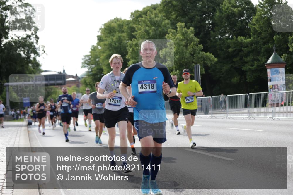 29.06.2025 - hella hamburg halbmarathon Jannik Wohlers http://msf.ph/oto/8211411 29.06.2025 09:49:26 Lombardsbrücke 1343, 1445, 1800, 1975, 2324, 2573, 2949, 3136, 3282, 3431, 4303, 4318, 4425, 4528, 6123, 7796, 8370, 8465, 8925, 9264, 9265, 9296, 9686, 10680, 10930, 11765, 12327, 12839, 13141, 13457, 13800, 14077, 14204, 14374, 14688, 15013, 15095, 15255, 16399, 17177, 17214, 17215, 17360, 18149, 18173, 18285, 18412, 18734, 18761, 18979, 19090 meine-sportfotos.de