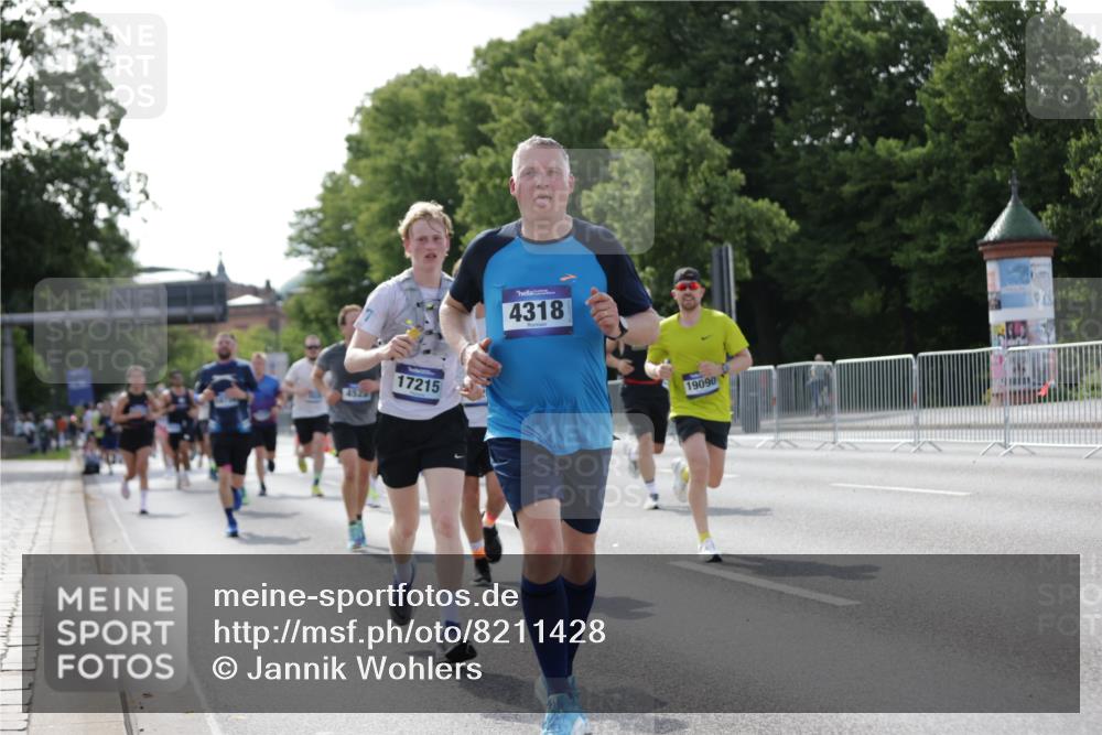 29.06.2025 - hella hamburg halbmarathon Jannik Wohlers http://msf.ph/oto/8211428 29.06.2025 09:49:26 Lombardsbrücke 1343, 1445, 1800, 1975, 2324, 2573, 2949, 3136, 3282, 3431, 4303, 4318, 4425, 4528, 6123, 7796, 8370, 8465, 8925, 9264, 9265, 9296, 9686, 10680, 10930, 11765, 12327, 12839, 13141, 13457, 13800, 14077, 14204, 14374, 14688, 15013, 15095, 15255, 16399, 17177, 17214, 17215, 17360, 18149, 18173, 18285, 18412, 18734, 18761, 18979, 19090 meine-sportfotos.de
