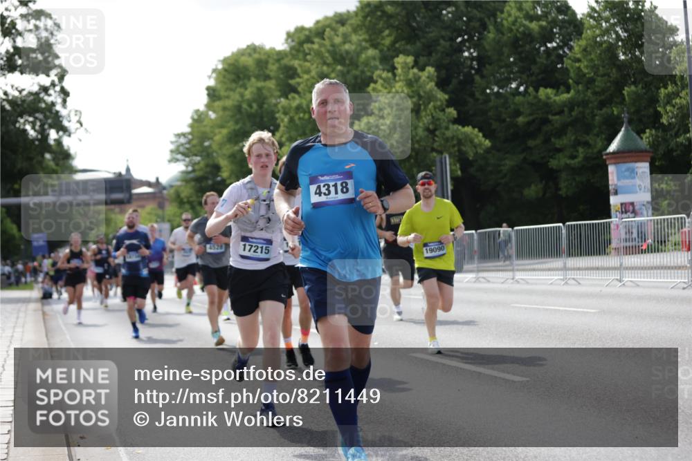 29.06.2025 - hella hamburg halbmarathon Jannik Wohlers http://msf.ph/oto/8211449 29.06.2025 09:49:26 Lombardsbrücke 1343, 1445, 1800, 1975, 2324, 2573, 2949, 3136, 3282, 3431, 4303, 4318, 4425, 4528, 6123, 7796, 8370, 8465, 8925, 9264, 9265, 9296, 9686, 10680, 10930, 11765, 12327, 12839, 13141, 13457, 13800, 14077, 14204, 14374, 14688, 15013, 15095, 15255, 16399, 17177, 17214, 17215, 17360, 18149, 18173, 18285, 18412, 18734, 18761, 18979, 19090 meine-sportfotos.de