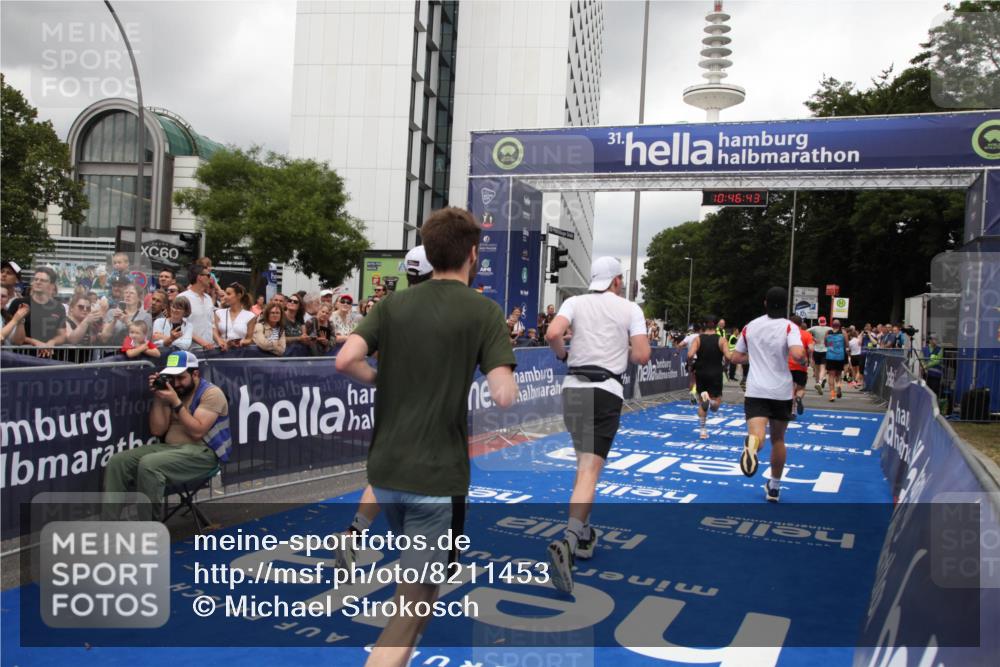 29.06.2025 - hella hamburg halbmarathon Michael Strokosch http://msf.ph/oto/8211453 29.06.2025 10:46:42 Ziel 1920, 1942, 5459, 9051, 13525, 13554, 15026, 15133, 15206, 15714, 16175, 17865, 18297, 18882 meine-sportfotos.de
