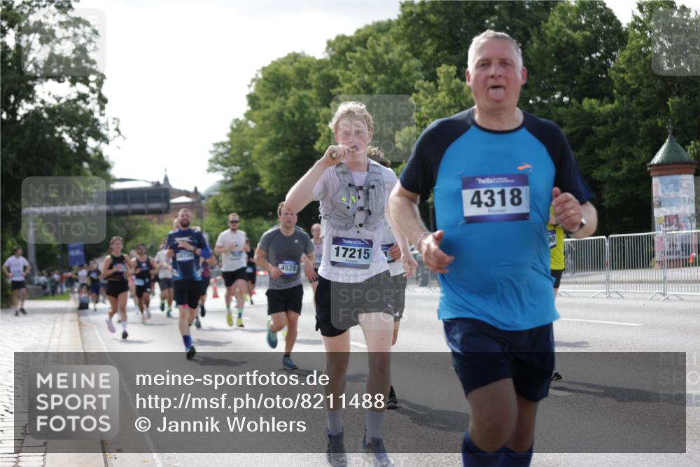 29.06.2025 - hella hamburg halbmarathon Jannik Wohlers http://msf.ph/oto/8211488 29.06.2025 09:49:26 Lombardsbrücke 1343, 1445, 1800, 1975, 2324, 2573, 2949, 3136, 3282, 3431, 4303, 4318, 4425, 4528, 6123, 7796, 8370, 8465, 8925, 9264, 9265, 9296, 9686, 10680, 10930, 11765, 12327, 12839, 13141, 13457, 13800, 14077, 14204, 14374, 14688, 15013, 15095, 15255, 16399, 17177, 17214, 17215, 17360, 18149, 18173, 18285, 18412, 18734, 18761, 18979, 19090 meine-sportfotos.de