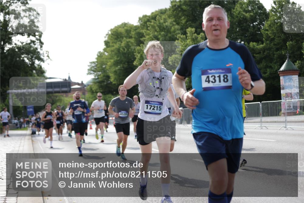 29.06.2025 - hella hamburg halbmarathon Jannik Wohlers http://msf.ph/oto/8211505 29.06.2025 09:49:26 Lombardsbrücke 1343, 1445, 1800, 1975, 2324, 2573, 2949, 3136, 3282, 3431, 4303, 4318, 4425, 4528, 6123, 7796, 8370, 8465, 8925, 9264, 9265, 9296, 9686, 10680, 10930, 11765, 12327, 12839, 13141, 13457, 13800, 14077, 14204, 14374, 14688, 15013, 15095, 15255, 16399, 17177, 17214, 17215, 17360, 18149, 18173, 18285, 18412, 18734, 18761, 18979, 19090 meine-sportfotos.de