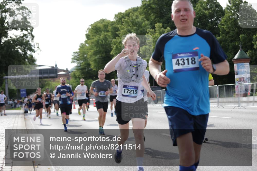29.06.2025 - hella hamburg halbmarathon Jannik Wohlers http://msf.ph/oto/8211514 29.06.2025 09:49:26 Lombardsbrücke 1343, 1445, 1800, 1975, 2324, 2573, 2949, 3136, 3282, 3431, 4303, 4318, 4425, 4528, 6123, 7796, 8370, 8465, 8925, 9264, 9265, 9296, 9686, 10680, 10930, 11765, 12327, 12839, 13141, 13457, 13800, 14077, 14204, 14374, 14688, 15013, 15095, 15255, 16399, 17177, 17214, 17215, 17360, 18149, 18173, 18285, 18412, 18734, 18761, 18979, 19090 meine-sportfotos.de