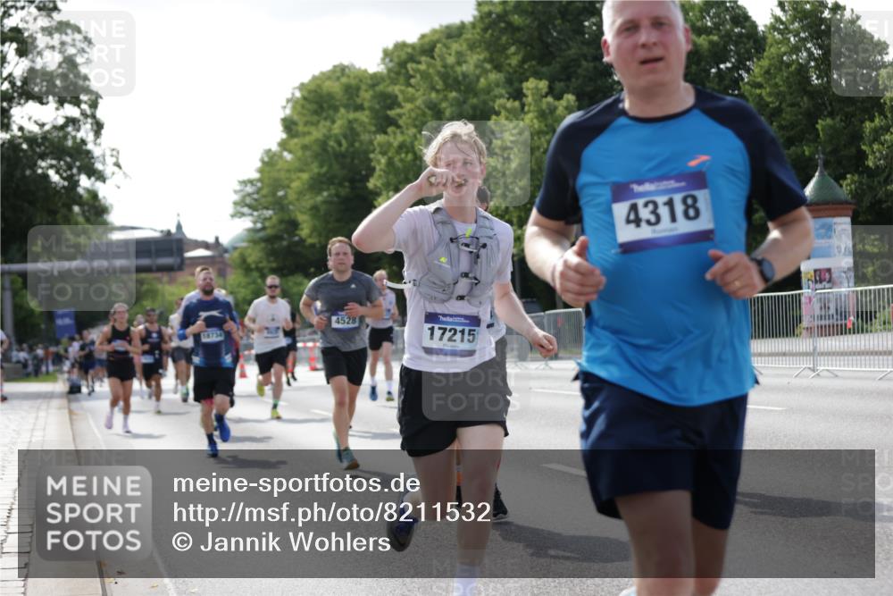 29.06.2025 - hella hamburg halbmarathon Jannik Wohlers http://msf.ph/oto/8211532 29.06.2025 09:49:27 Lombardsbrücke 1343, 1445, 1800, 1975, 2324, 2573, 2949, 3282, 3431, 3530, 4303, 4318, 4425, 4528, 6123, 7796, 8370, 8465, 8925, 9264, 9265, 9296, 9686, 10680, 10930, 11765, 12327, 12839, 13141, 13457, 13800, 14077, 14204, 14374, 14688, 15013, 15095, 15255, 16399, 17177, 17214, 17215, 17360, 18149, 18173, 18285, 18412, 18529, 18734, 18761, 18979, 19090 meine-sportfotos.de