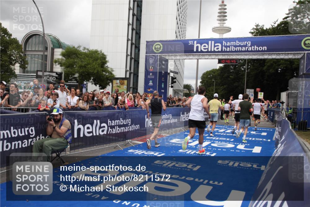 29.06.2025 - hella hamburg halbmarathon Michael Strokosch http://msf.ph/oto/8211572 29.06.2025 10:46:44 Ziel 1920, 1942, 9051, 13525, 13554, 15026, 15133, 15714, 16175, 17743, 17865, 18297, 19128 meine-sportfotos.de
