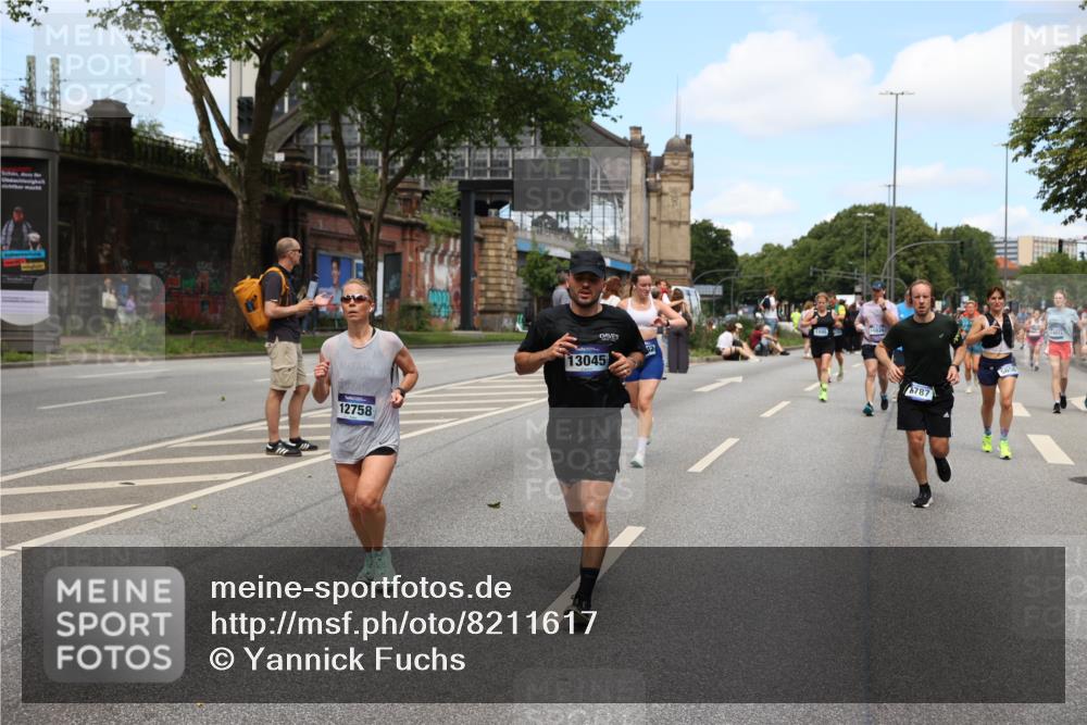 29.06.2025 - hella hamburg halbmarathon Yannick Fuchs http://msf.ph/oto/8211617 29.06.2025 11:23:14 20KM 1025, 1890, 2342, 2588, 3029, 3050, 3600, 3601, 3753, 4314, 4378, 4580, 5406, 5437, 5561, 5658, 5965, 6103, 6787, 8187, 8717, 8855, 9780, 10336, 10826, 10921, 11168, 11178, 11245, 12326, 12505, 12758, 13045, 13464, 13842, 14610, 14611, 14649, 15847, 16115, 16659, 18369, 19156 meine-sportfotos.de