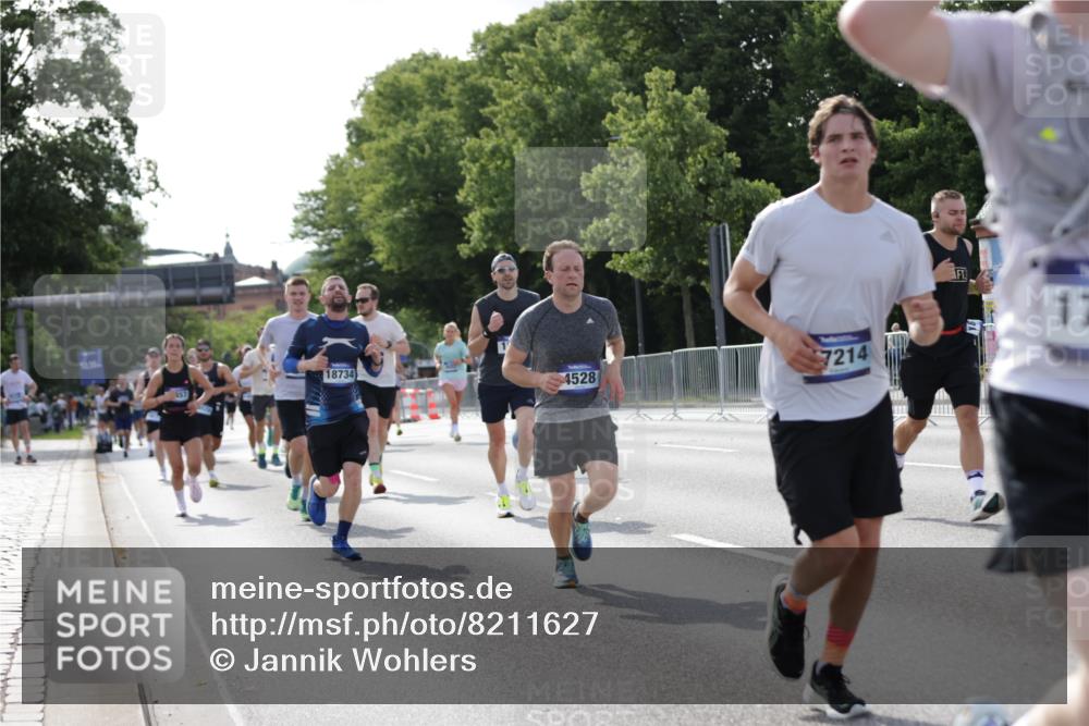 29.06.2025 - hella hamburg halbmarathon Jannik Wohlers http://msf.ph/oto/8211627 29.06.2025 09:49:28 Lombardsbrücke 1343, 1445, 1800, 1975, 2324, 2573, 2949, 3282, 3431, 3530, 4303, 4318, 4425, 4528, 6123, 6682, 7495, 7796, 8370, 8465, 8925, 9264, 9265, 9296, 9686, 10680, 11765, 12327, 12839, 13141, 13457, 13800, 14077, 14204, 14374, 14560, 14688, 15013, 15095, 15255, 15351, 16399, 17125, 17177, 17214, 17215, 17360, 18149, 18173, 18285, 18412, 18529, 18734, 18761, 18979, 19090 meine-sportfotos.de