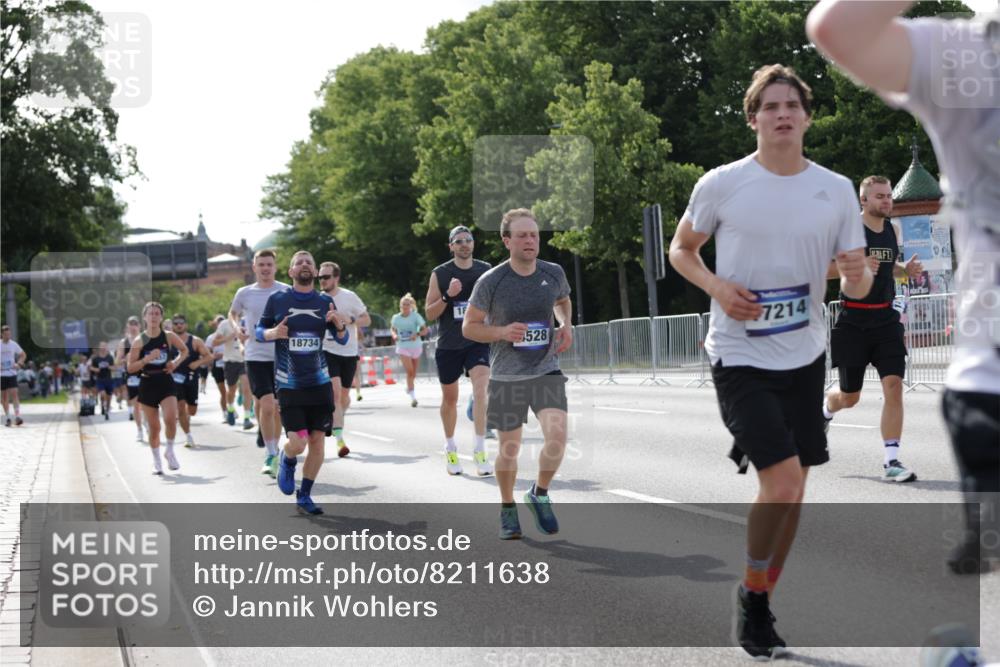 29.06.2025 - hella hamburg halbmarathon Jannik Wohlers http://msf.ph/oto/8211638 29.06.2025 09:49:28 Lombardsbrücke 1343, 1445, 1800, 1975, 2324, 2573, 2949, 3282, 3431, 3530, 4303, 4318, 4425, 4528, 6123, 6682, 7495, 7796, 8370, 8465, 8925, 9264, 9265, 9296, 9686, 10680, 11765, 12327, 12839, 13141, 13457, 13800, 14077, 14204, 14374, 14560, 14688, 15013, 15095, 15255, 15351, 16399, 17125, 17177, 17214, 17215, 17360, 18149, 18173, 18285, 18412, 18529, 18734, 18761, 18979, 19090 meine-sportfotos.de