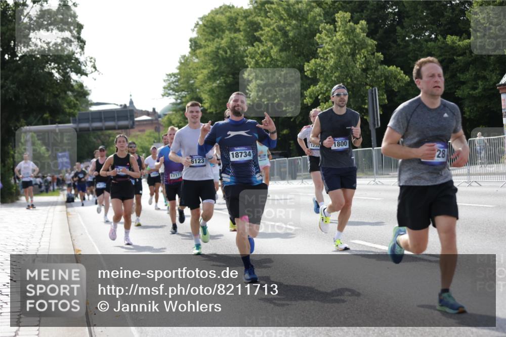 29.06.2025 - hella hamburg halbmarathon Jannik Wohlers http://msf.ph/oto/8211713 29.06.2025 09:49:29 Lombardsbrücke 1343, 1445, 1800, 1975, 2324, 2573, 2949, 3282, 3431, 3530, 4303, 4318, 4425, 4528, 6123, 6682, 7495, 7796, 8370, 8465, 8629, 8925, 9264, 9265, 9296, 10680, 11765, 12327, 12839, 13141, 13457, 13800, 14077, 14204, 14374, 14560, 14688, 15013, 15255, 15351, 16399, 17125, 17177, 17214, 17215, 17360, 17971, 18149, 18173, 18285, 18412, 18529, 18734, 18761, 18979, 19090 meine-sportfotos.de