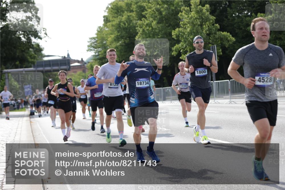 29.06.2025 - hella hamburg halbmarathon Jannik Wohlers http://msf.ph/oto/8211743 29.06.2025 09:49:29 Lombardsbrücke 1343, 1445, 1800, 1975, 2324, 2573, 2949, 3282, 3431, 3530, 4303, 4318, 4425, 4528, 6123, 6682, 7495, 7796, 8370, 8465, 8629, 8925, 9264, 9265, 9296, 10680, 11765, 12327, 12839, 13141, 13457, 13800, 14077, 14204, 14374, 14560, 14688, 15013, 15255, 15351, 16399, 17125, 17177, 17214, 17215, 17360, 17971, 18149, 18173, 18285, 18412, 18529, 18734, 18761, 18979, 19090 meine-sportfotos.de