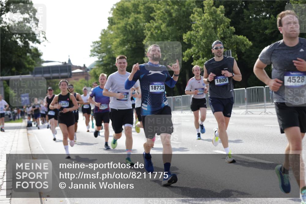 29.06.2025 - hella hamburg halbmarathon Jannik Wohlers http://msf.ph/oto/8211775 29.06.2025 09:49:29 Lombardsbrücke 1343, 1445, 1800, 1975, 2324, 2573, 2949, 3282, 3431, 3530, 4303, 4318, 4425, 4528, 6123, 6682, 7495, 7796, 8370, 8465, 8629, 8925, 9264, 9265, 9296, 10680, 11765, 12327, 12839, 13141, 13457, 13800, 14077, 14204, 14374, 14560, 14688, 15013, 15255, 15351, 16399, 17125, 17177, 17214, 17215, 17360, 17971, 18149, 18173, 18285, 18412, 18529, 18734, 18761, 18979, 19090 meine-sportfotos.de