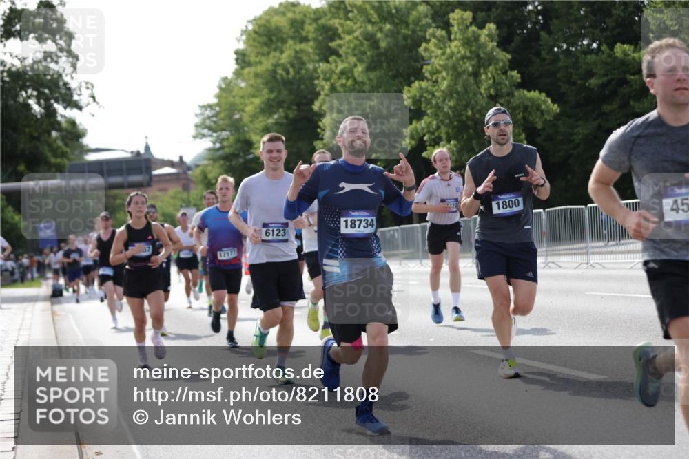 29.06.2025 - hella hamburg halbmarathon Jannik Wohlers http://msf.ph/oto/8211808 29.06.2025 09:49:29 Lombardsbrücke 1343, 1445, 1800, 1975, 2324, 2573, 2949, 3282, 3431, 3530, 4303, 4318, 4425, 4528, 6123, 6682, 7495, 7796, 8370, 8465, 8629, 8925, 9264, 9265, 9296, 10680, 11765, 12327, 12839, 13141, 13457, 13800, 14077, 14204, 14374, 14560, 14688, 15013, 15255, 15351, 16399, 17125, 17177, 17214, 17215, 17360, 17971, 18149, 18173, 18285, 18412, 18529, 18734, 18761, 18979, 19090 meine-sportfotos.de