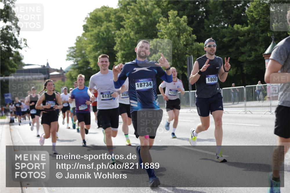 29.06.2025 - hella hamburg halbmarathon Jannik Wohlers http://msf.ph/oto/8211889 29.06.2025 09:49:29 Lombardsbrücke 1343, 1445, 1800, 1975, 2324, 2573, 2949, 3282, 3431, 3530, 4303, 4318, 4425, 4528, 6123, 6682, 7495, 7796, 8370, 8465, 8629, 8925, 9264, 9265, 9296, 10680, 11765, 12327, 12839, 13141, 13457, 13800, 14077, 14204, 14374, 14560, 14688, 15013, 15255, 15351, 16399, 17125, 17177, 17214, 17215, 17360, 17971, 18149, 18173, 18285, 18412, 18529, 18734, 18761, 18979, 19090 meine-sportfotos.de