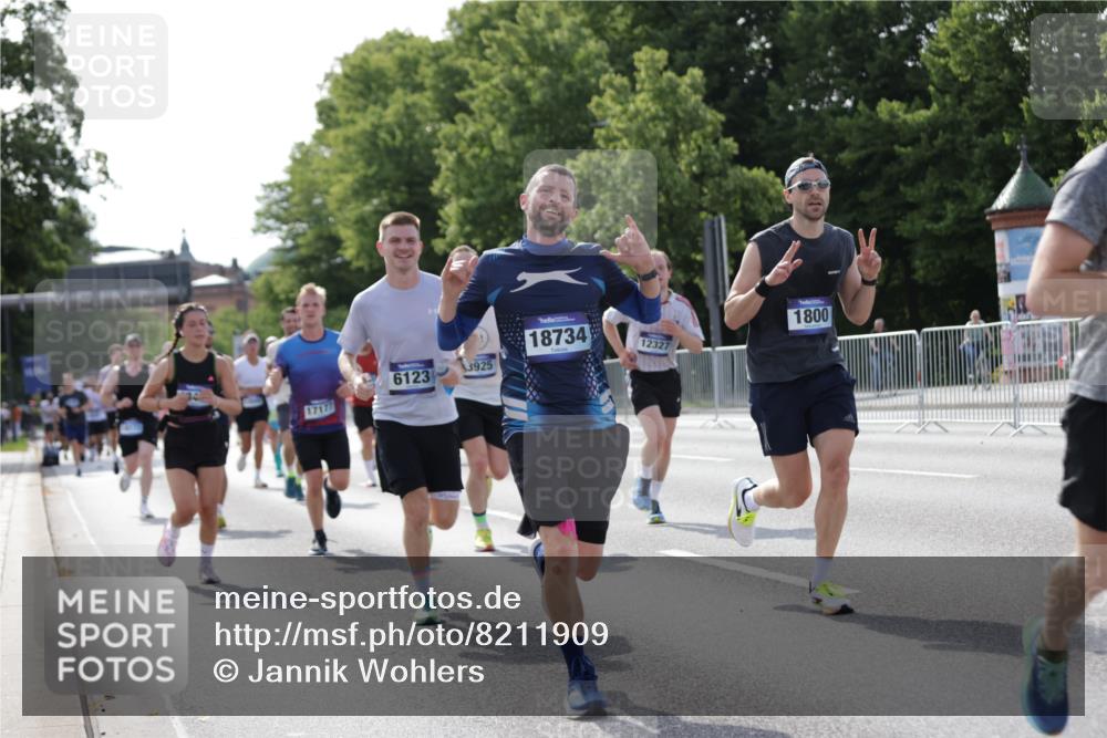 29.06.2025 - hella hamburg halbmarathon Jannik Wohlers http://msf.ph/oto/8211909 29.06.2025 09:49:29 Lombardsbrücke 1343, 1445, 1800, 1975, 2324, 2573, 2949, 3282, 3431, 3530, 4303, 4318, 4425, 4528, 6123, 6682, 7495, 7796, 8370, 8465, 8629, 8925, 9264, 9265, 9296, 10680, 11765, 12327, 12839, 13141, 13457, 13800, 14077, 14204, 14374, 14560, 14688, 15013, 15255, 15351, 16399, 17125, 17177, 17214, 17215, 17360, 17971, 18149, 18173, 18285, 18412, 18529, 18734, 18761, 18979, 19090 meine-sportfotos.de