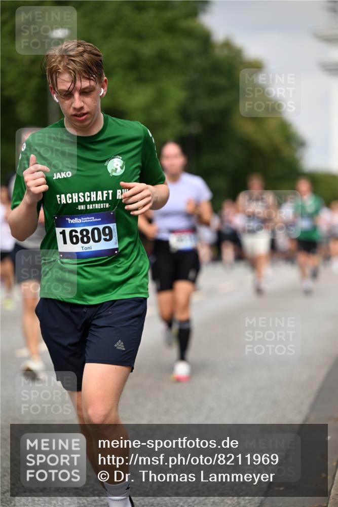 29.06.2025 - hella hamburg halbmarathon Dr. Thomas Lammeyer http://msf.ph/oto/8211969 29.06.2025 10:12:39 Kennedybrücke 1147, 1188, 1527, 2190, 2309, 2978, 5100, 5885, 6590, 6674, 6918, 7348, 7453, 9457, 9616, 9718, 9966, 10857 meine-sportfotos.de