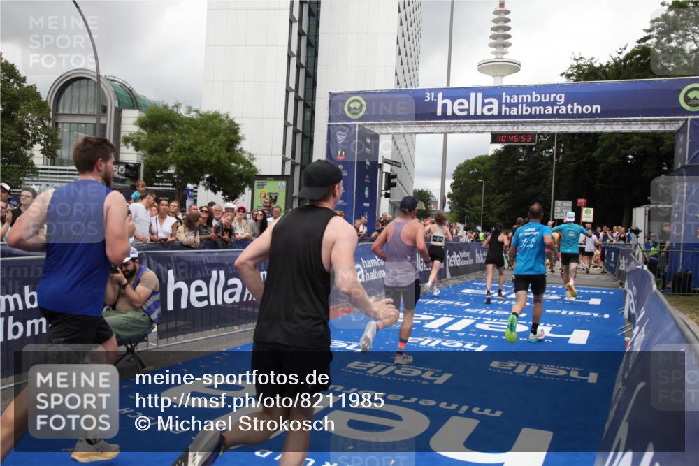 29.06.2025 - hella hamburg halbmarathon Michael Strokosch http://msf.ph/oto/8211985 29.06.2025 10:46:52 Ziel 3976, 6630, 11858, 13940, 14541, 15900, 17172, 17353, 17492, 17669, 17743, 17892, 19105, 19128 meine-sportfotos.de