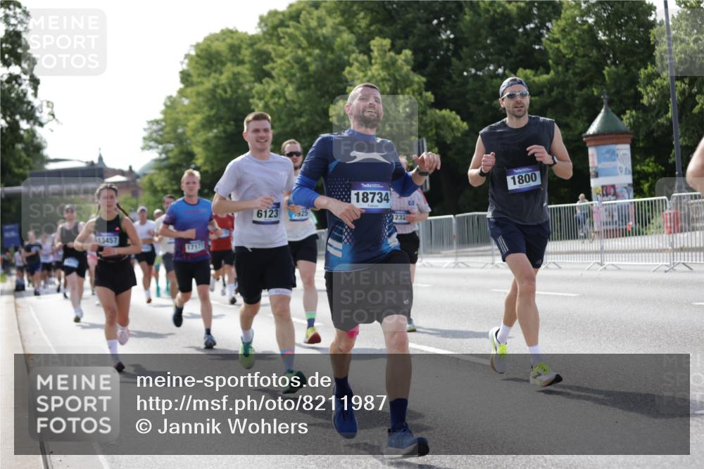 29.06.2025 - hella hamburg halbmarathon Jannik Wohlers http://msf.ph/oto/8211987 29.06.2025 09:49:30 Lombardsbrücke 1343, 1445, 1800, 1975, 2324, 2573, 2949, 3282, 3431, 3530, 4303, 4318, 4425, 4528, 6123, 6682, 7495, 7796, 8370, 8629, 8925, 9264, 9265, 9296, 9979, 10680, 11765, 12327, 12839, 13141, 13457, 13800, 14077, 14204, 14374, 14560, 14688, 15013, 15255, 15351, 16399, 17125, 17177, 17214, 17215, 17360, 17971, 18149, 18173, 18285, 18412, 18529, 18734, 18761, 18979, 19090 meine-sportfotos.de