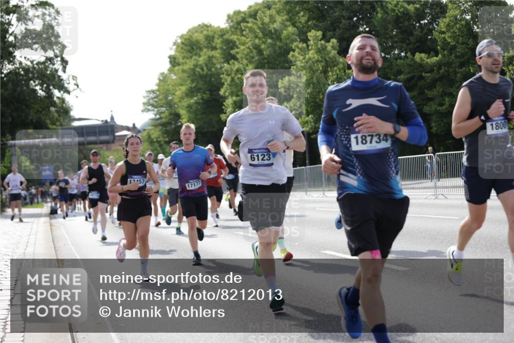 29.06.2025 - hella hamburg halbmarathon Jannik Wohlers http://msf.ph/oto/8212013 29.06.2025 09:49:30 Lombardsbrücke 1343, 1445, 1800, 1975, 2324, 2573, 2949, 3282, 3431, 3530, 4303, 4318, 4425, 4528, 6123, 6682, 7495, 7796, 8370, 8629, 8925, 9264, 9265, 9296, 9979, 10680, 11765, 12327, 12839, 13141, 13457, 13800, 14077, 14204, 14374, 14560, 14688, 15013, 15255, 15351, 16399, 17125, 17177, 17214, 17215, 17360, 17971, 18149, 18173, 18285, 18412, 18529, 18734, 18761, 18979, 19090 meine-sportfotos.de
