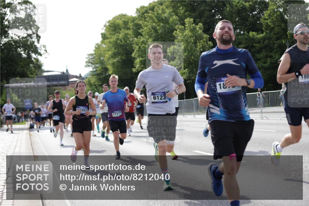 29.06.2025 - hella hamburg halbmarathon Jannik Wohlers http://msf.ph/oto/8212040 29.06.2025 09:49:30 Lombardsbrücke 1343, 1445, 1800, 1975, 2324, 2573, 2949, 3282, 3431, 3530, 4303, 4318, 4425, 4528, 6123, 6682, 7495, 7796, 8370, 8629, 8925, 9264, 9265, 9296, 9979, 10680, 11765, 12327, 12839, 13141, 13457, 13800, 14077, 14204, 14374, 14560, 14688, 15013, 15255, 15351, 16399, 17125, 17177, 17214, 17215, 17360, 17971, 18149, 18173, 18285, 18412, 18529, 18734, 18761, 18979, 19090 meine-sportfotos.de