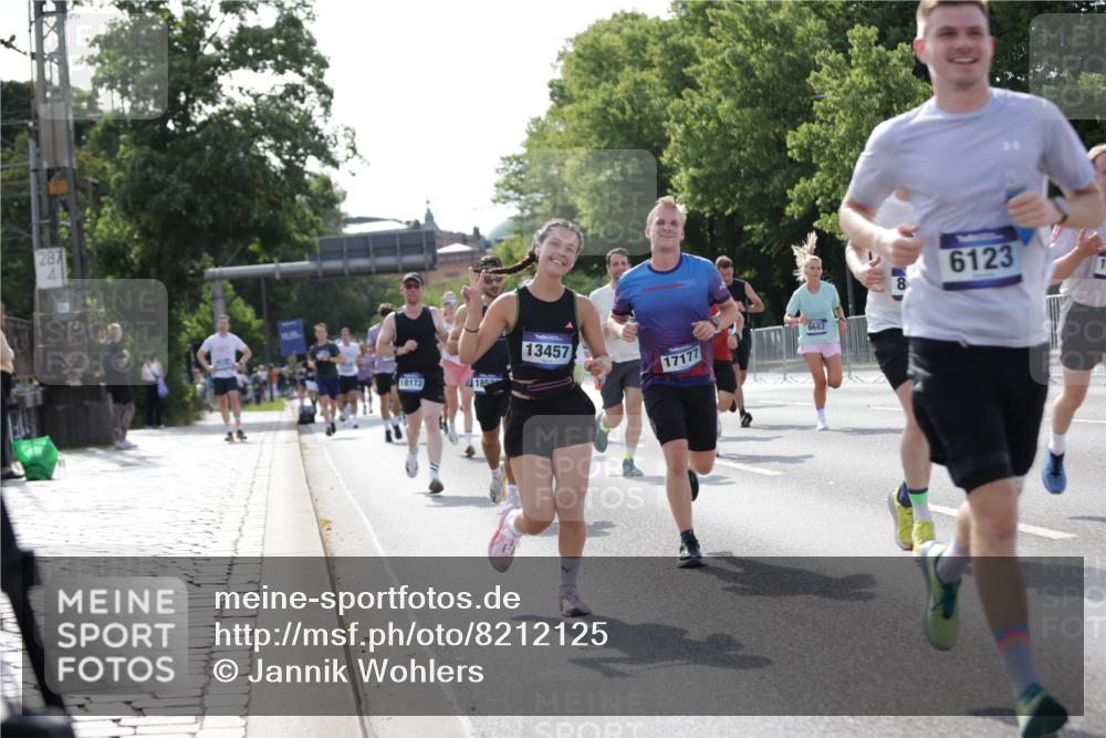 29.06.2025 - hella hamburg halbmarathon Jannik Wohlers http://msf.ph/oto/8212125 29.06.2025 09:49:31 Lombardsbrücke 1343, 1615, 1800, 1975, 2324, 2573, 2949, 3282, 3431, 3530, 4303, 4318, 4425, 4528, 5248, 6123, 6682, 7495, 7796, 8370, 8629, 8925, 9264, 9265, 9294, 9296, 9979, 10680, 11765, 12327, 12839, 13141, 13457, 13800, 14077, 14204, 14374, 14560, 14688, 15013, 15255, 15351, 16399, 17125, 17177, 17214, 17215, 17360, 17971, 18149, 18173, 18285, 18412, 18529, 18734, 18761, 18979, 19090 meine-sportfotos.de